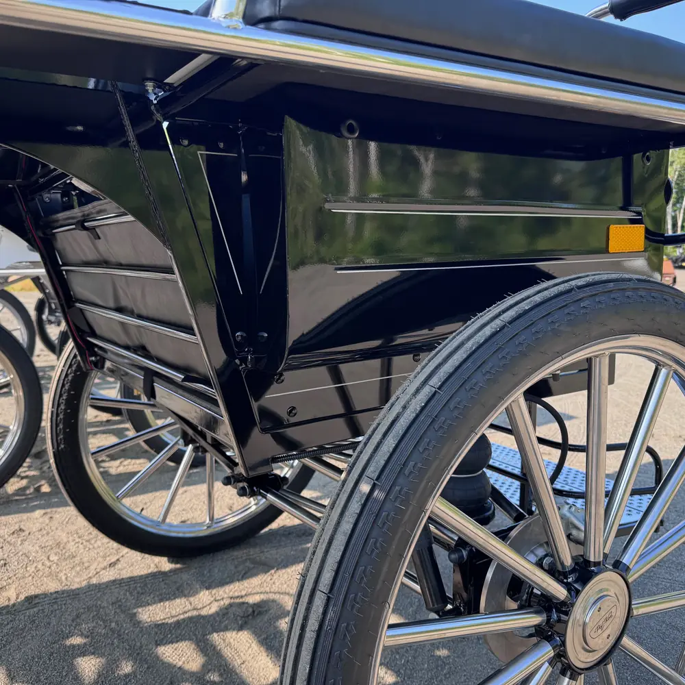 Laque noire et filet de finition sur une carrosserie